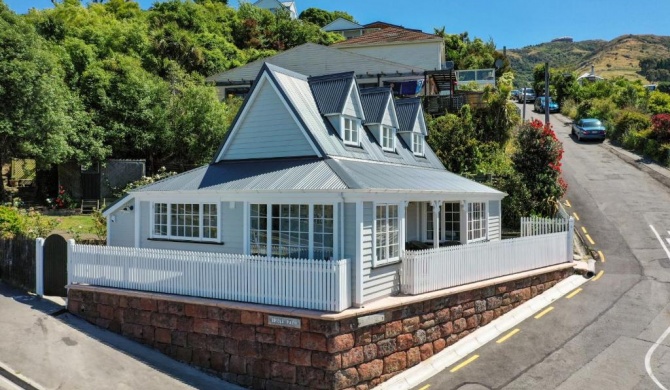 Islay Cottage - Lyttelton Holiday Home