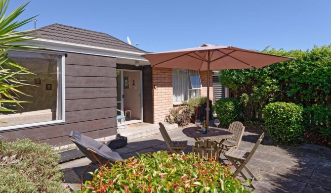 Westmont Cottage - Christchurch Holiday Home