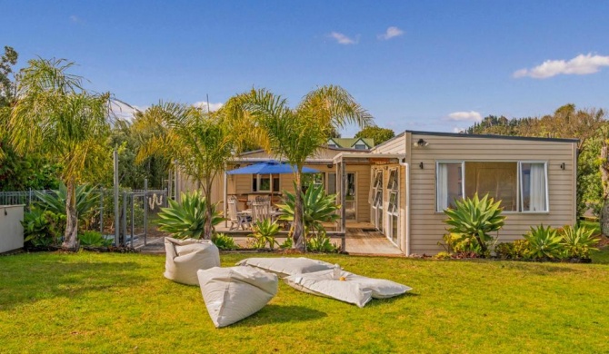 Oysters Retreat - Cooks Beach Holiday Home