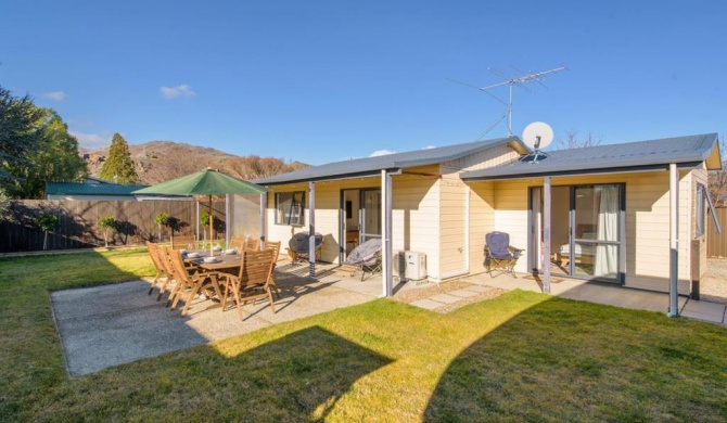 Sun Soaked Escape - Cromwell Holiday Home