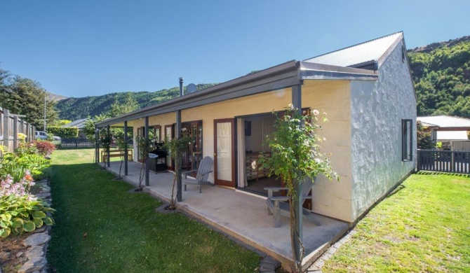 Eureka Cottage - Arrowtown Holiday Home