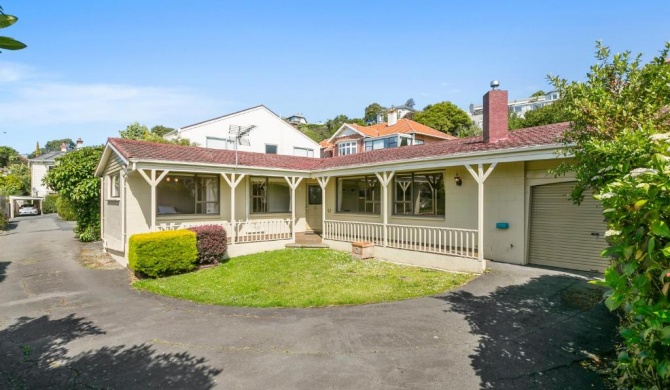 Dunedin Cottage - Dunedin Holiday Home