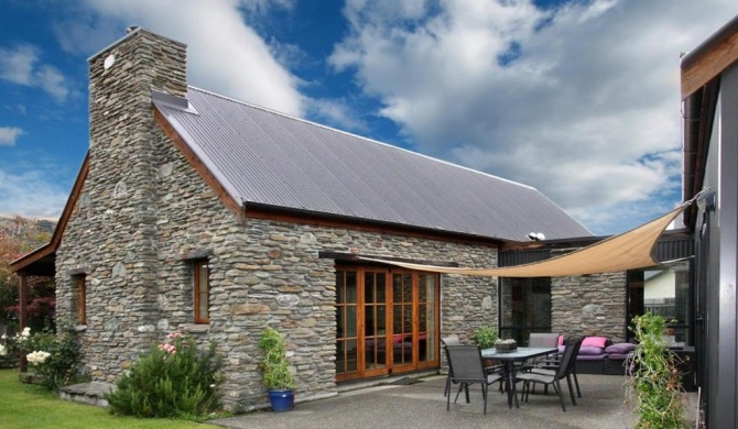 Maytime Cottage - Arrowtown Holiday Home