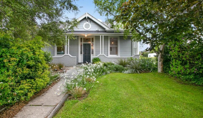 Maple Cottage - Dunedin Holiday Home