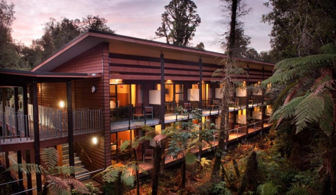 Te Waonui Forest Retreat