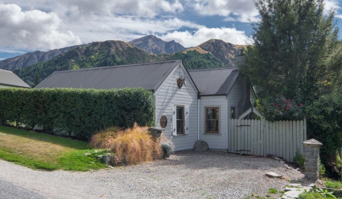 Stags Head Cottage - Arrowtown Holiday Home