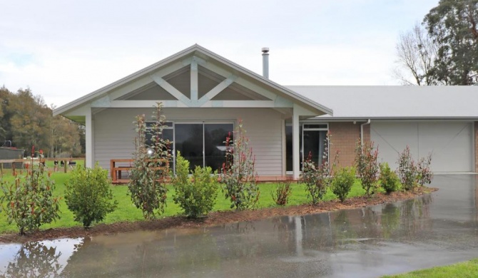 Country Living on Raynes Road