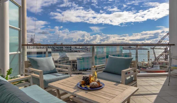 2BR Penthouse Waterfront Apt in CBD Auckland - FREE Parking!