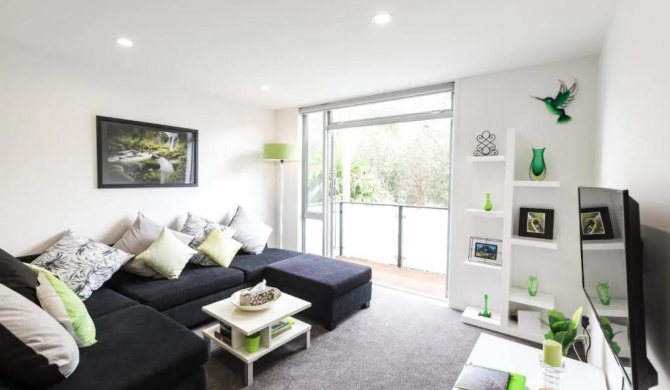 3 Bedroom Modern Townhouse in the Heart of Auckland