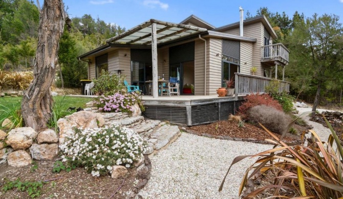 Hillside Hideaway - Kaiteriteri Holiday Home