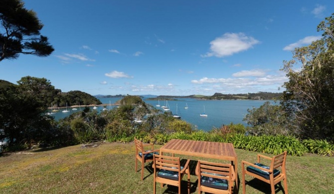 Mermaid's Landing - Opito Bay Holiday Home