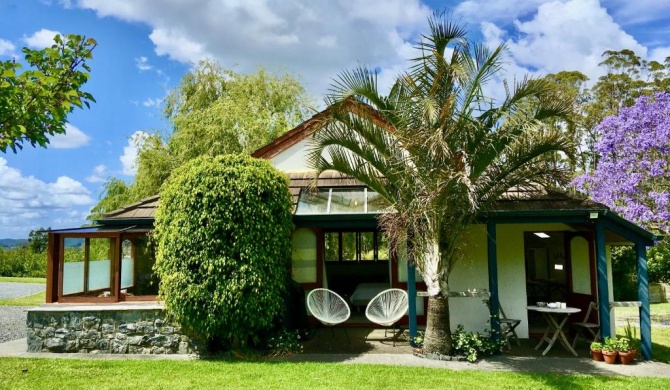 Under the Palm - charming cottage in country garden