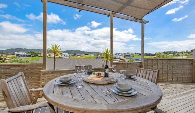 Blue Crush Villa - Mangawhai Heads Holiday Home