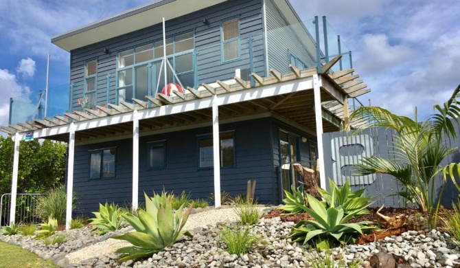 Oceans 8 - Mangawhai Heads Holiday Home