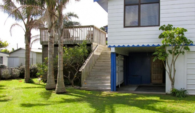 Matapouri Beach House with WiFi - Matapouri Bach