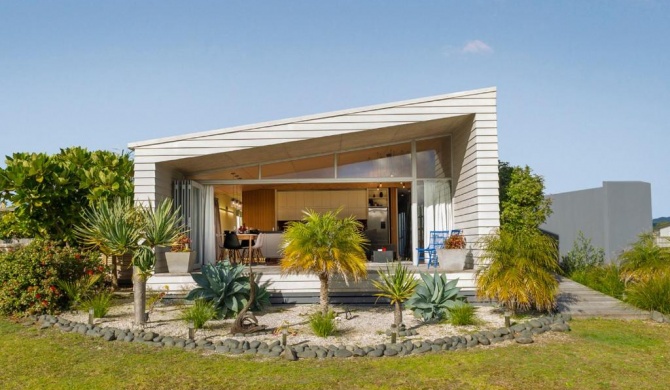 Modpod on The Tee - Matarangi Holiday Home