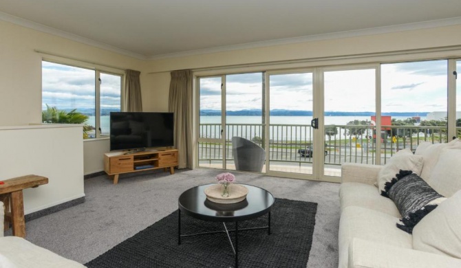 Breakwater Apartment Four - Ahuriri Holiday Home