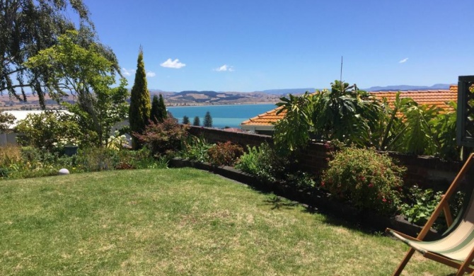 Jacaranda Lodge - Napier Hill Holiday Home