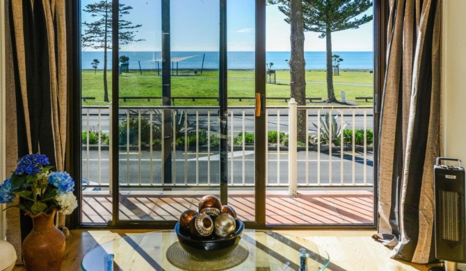 Marine Parade Magic - Napier Holiday Home