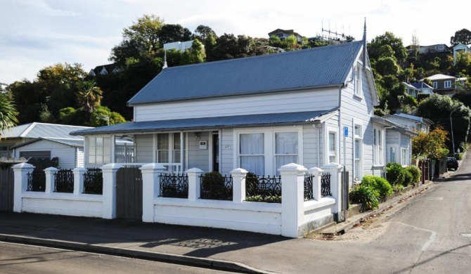 Puriri Downtown Villa - Napier Holiday Home