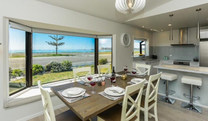 The Esplanade 98 - Westshore Holiday Home