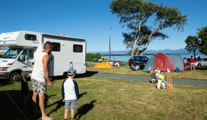 Tahuna Beach Holiday Park and Motel