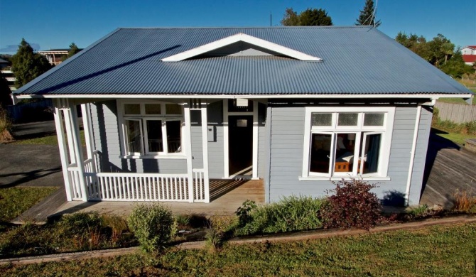 Cole Cottage with Spa - Ohakune Holiday Home