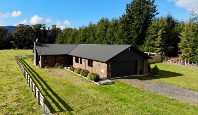 Pinetree Lodge - Ohakune Holiday Home