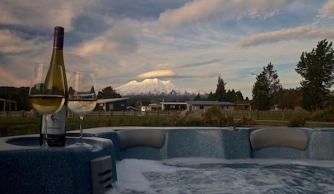 Spa Chillax - Ohakune Holiday Home