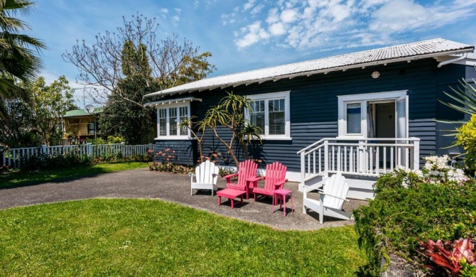 Mrs Jones Holiday Cottage - Oneroa Holiday Home