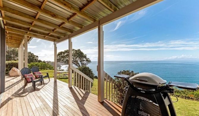 Moeraki with private walkway to Onetangi Beach by Waiheke Unlimited