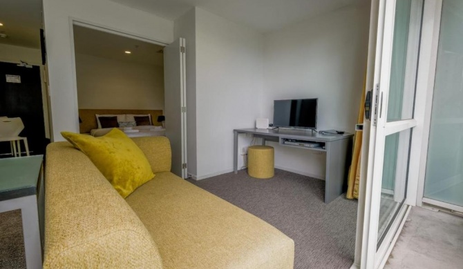 Cosy Renovated 1 Bedroom Apartment in CBD Hotel