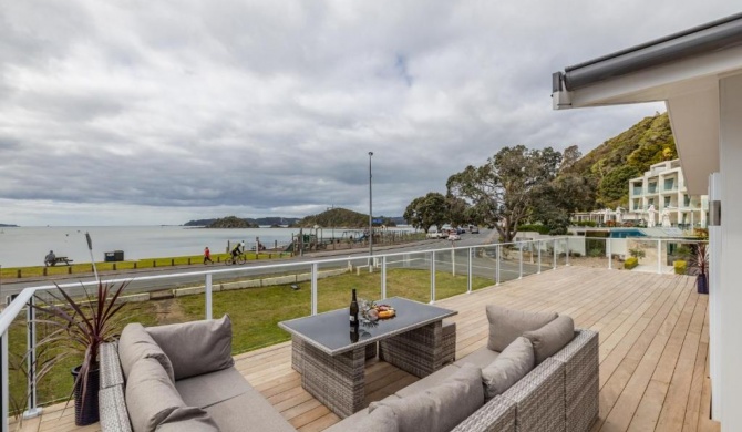 Waterfront Beach House - Paihia Holiday Home