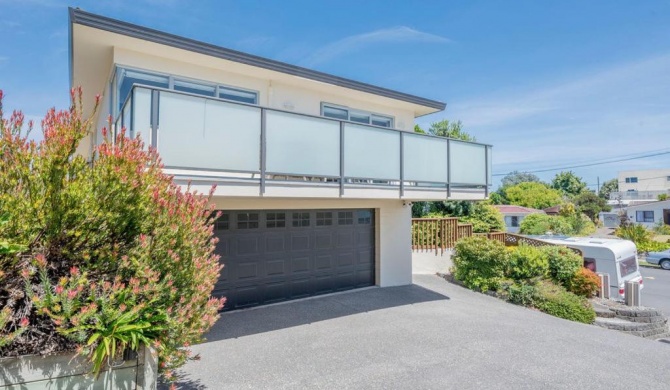 Sun on Seaview - Paraparaumu Beach Holiday Home