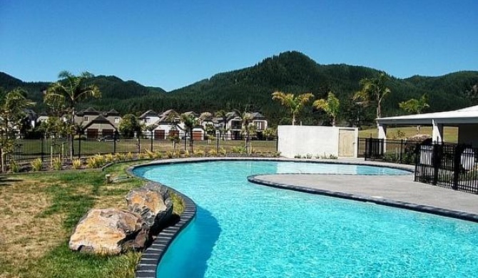 Pauanui Lakes - Pauanui Holiday Home