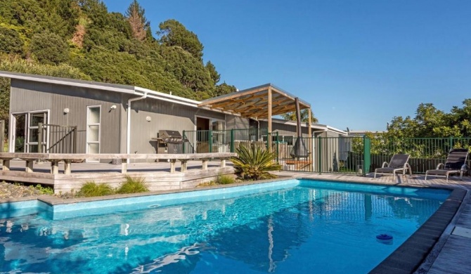 Pool and Spa Escape - Pauanui Holiday Home