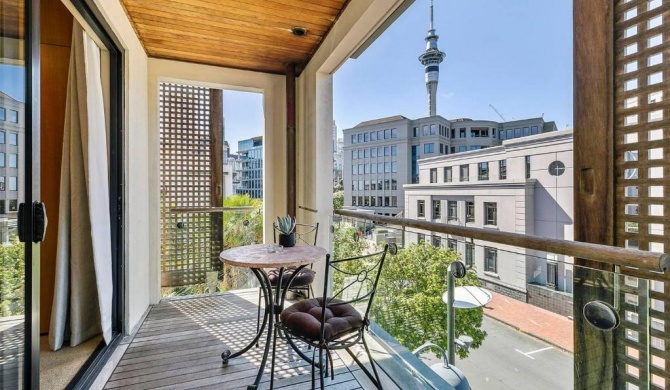 Enormous One Bedroom Beauty in CBD! Free Parking