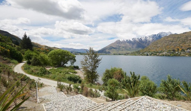 Absolute Lakefront - Queenstown Apartment