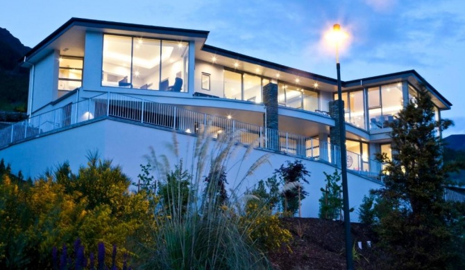 Lake Views at Aspen House by Amazing Accom