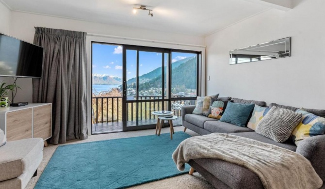 Central Queenstown Malaghan Apartment