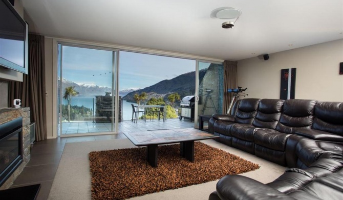 Downtown Queenstown Apartment