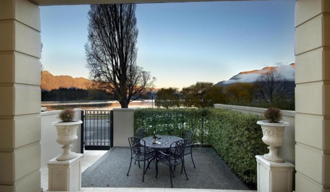 Esplanade Queenstown by Staysouth