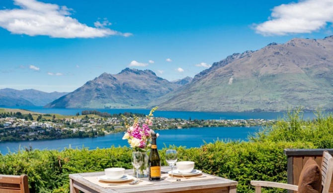 Fantail on Goldleaf - Queenstown Holiday Home