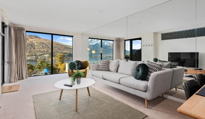 Goldrush Vista - Queenstown Holiday Home