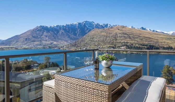 Grand View Queenstown - Queenstown Holiday Home