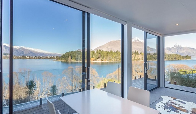 Lakefront Villa - Queenstown Holiday Home