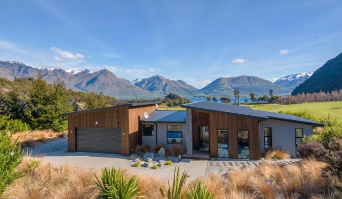 Lookout Retreat - Queenstown Holiday House