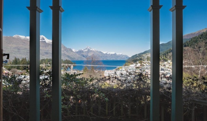 McAlister House - Queenstown Holiday Home