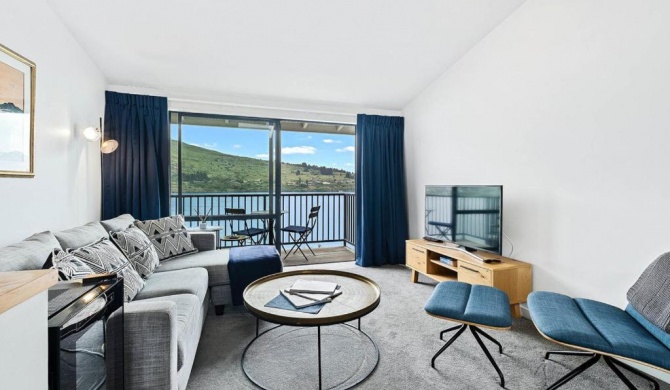 Misty Lakes - Queenstown Lakefront Apartment