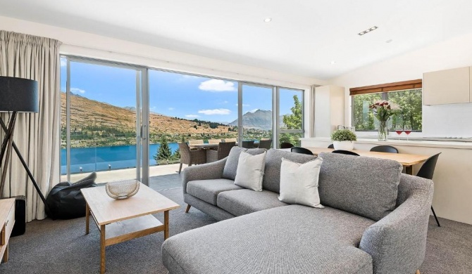 Remarkable Views on Goldrush Way - Queenstown Holiday Home